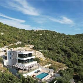 6 Bedroom Seafront Villa with Pool near Slano, Sleeps 12-14